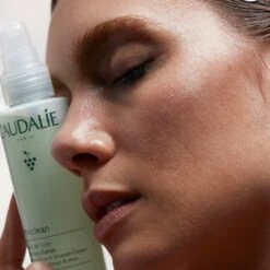 Caudalie Vinoclean Makeup Removing Cleansing Oil -Care Product Store Caudalie Vinoclean Makeup Removing Cleansing Oil Model