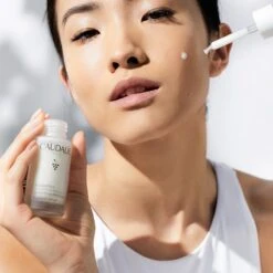 Caudalie Vinoperfect Radiance Serum Complexion Correcting -Care Product Store Caudalie Vinoperfect Radiance Serum Lifestyle