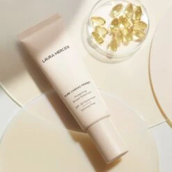 Laura Mercier Pure Canvas Primer Protecting SPF 30 -Care Product Store LauraMercierPureCanvasPrimerProtectingSPF30Lifestyle
