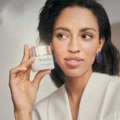 Natura Bisse Diamond Luminous Perfecting Cream -Care Product Store Natura Bisse Diamond Luminous Perfecting Cream 4