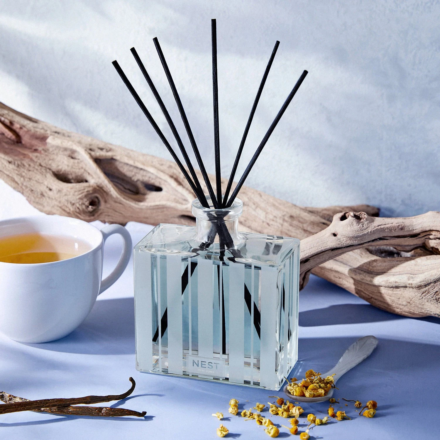 Nest New York Driftwood & Chamomile Reed Diffuser 2 Nest New York Driftwood & Chamomile Reed Diffuser - Image 2