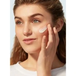 Supergoop! Superscreen Daily Moisturizer SPF 40 -Care Product Store Supergoop Superscreen Daily Moisturizer SPF 40 On Face