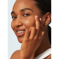 Supergoop! Unseen Sunscreen SPF 40 -Care Product Store Supergoop Unseen Sunscreen SPF 40 On Face