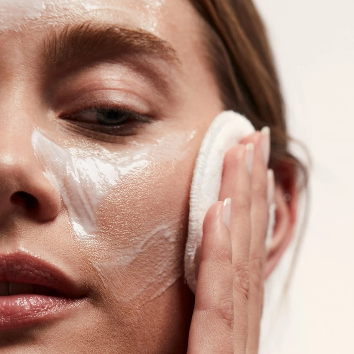 Caudalie Vinoclean Gentle Cleansing Almond Milk 2 Caudalie Vinoclean Gentle Cleansing Almond Milk - Image 2